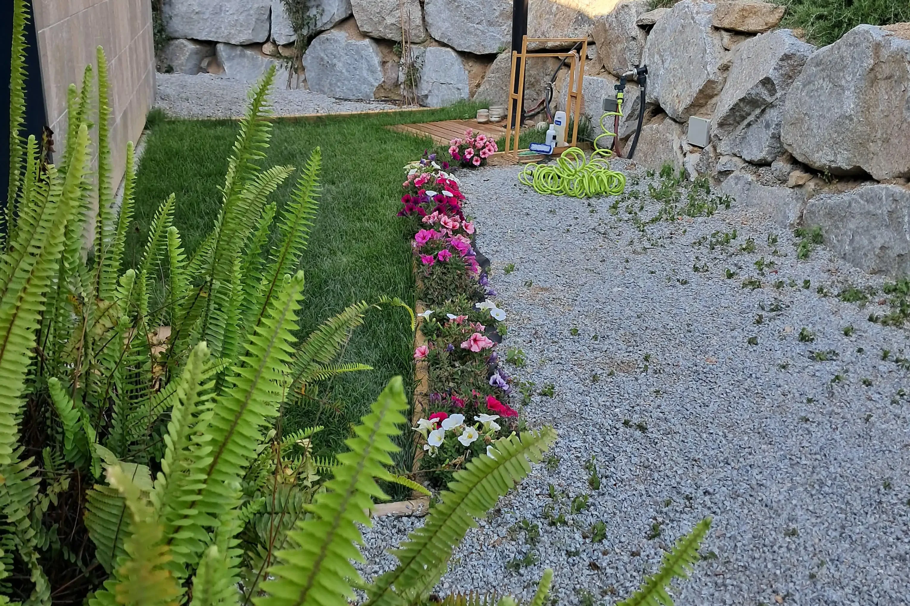 Patios interiores decorados con vegetación natural 1 CARROUSSEL 6 1 min 2 edited